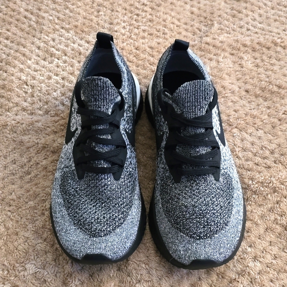 Nike Epic React Flyknit SNEAKERS